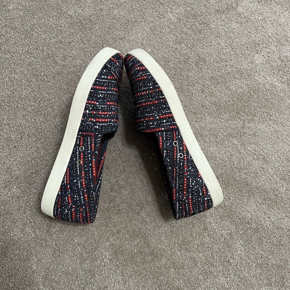 Toms - Picture 5 of 6